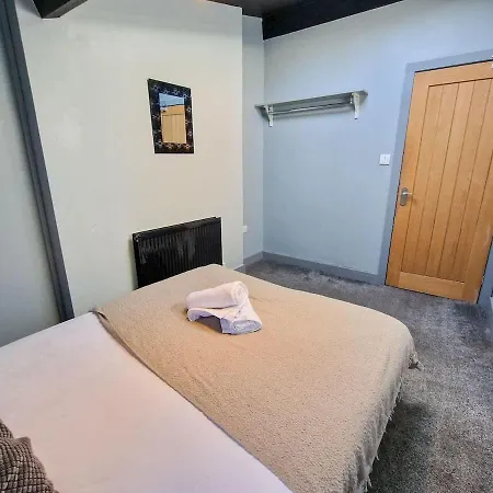 Flat Sleeps 8 By Superhost Manchester