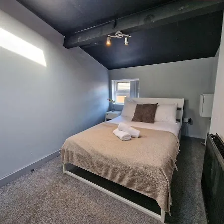 Flat Sleeps 8 By Superhost