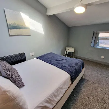 Flat Sleeps 8 By Superhost Apartment *