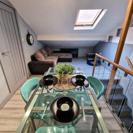 Flat Sleeps 8 By Superhost