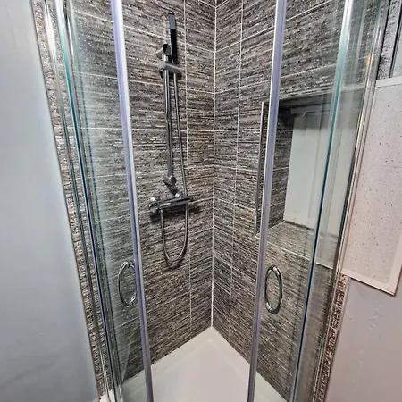 Flat Sleeps 8 By Superhost Apartment Manchester