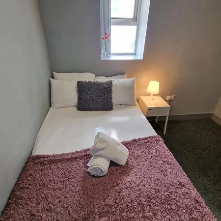 Flat Sleeps 8 By Superhost * Manchester