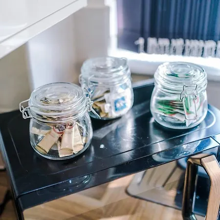 Holiday home Modern House - Sleeps 6 - Free Parking - Near Etihad Stadium - Coop Live *