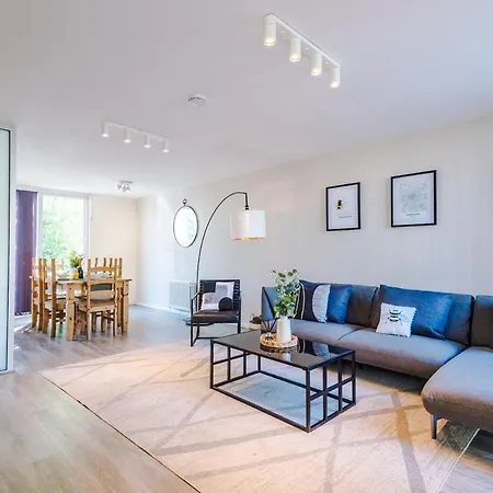 Modern House - Sleeps 6 - Free Parking - Near Etihad Stadium - Coop Live * Manchester