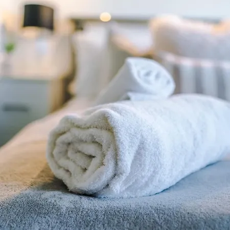 Modern House - - Etihad Stadium - Coop Live Stadium - Sleeps 6 - Free Parking Holiday home *