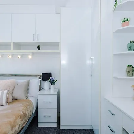 Holiday home Modern House - - Etihad Stadium - Coop Live Stadium - Sleeps 6 - Free Parking Manchester