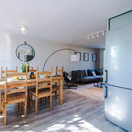 Holiday home Modern House - - Etihad Stadium - Coop Live Stadium - Sleeps 6 - Free Parking