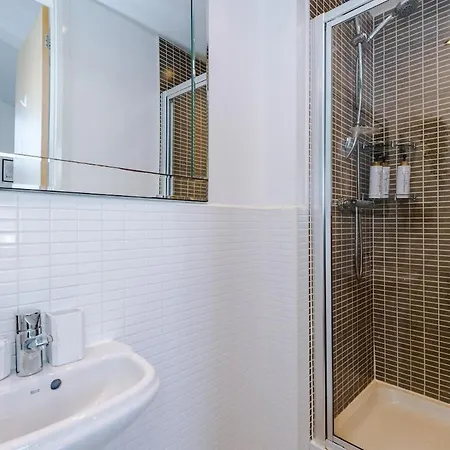 Holiday home Modern House - - Etihad Stadium - Coop Live Stadium - Sleeps 6 - Free Parking Manchester