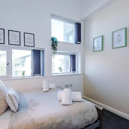 Modern House - - Etihad Stadium - Coop Live Stadium - Sleeps 6 - Free Parking * Manchester