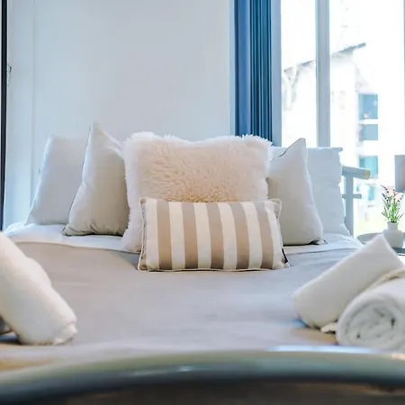 Modern House - - Etihad Stadium - Coop Live Stadium - Sleeps 6 - Free Parking Holiday home Manchester