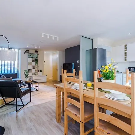 Modern House - Sleeps 6 - Free Parking - Near Etihad Stadium - Coop Live Манчестер