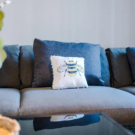 Holiday home Modern House - Sleeps 6 - Free Parking - Near Etihad Stadium - Coop Live