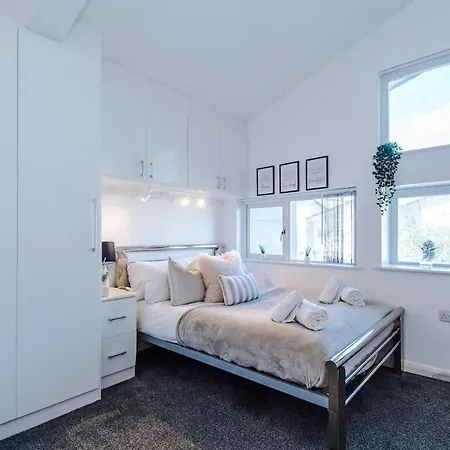 Дом отдыха Modern House - Sleeps 6 - Free Parking - Near Etihad Stadium - Coop Live Манчестер