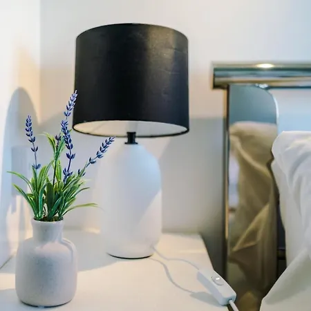 Modern House - - Etihad Stadium - Coop Live Stadium - Sleeps 6 - Free Parking Holiday home *