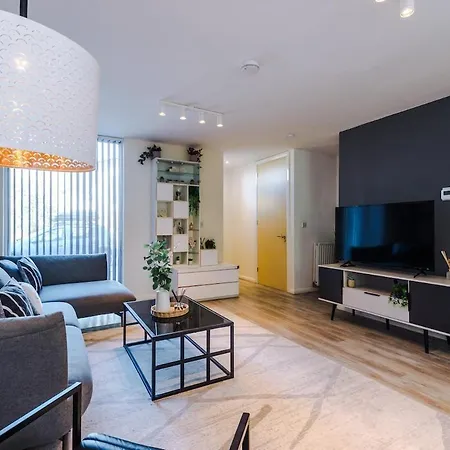 Modern House - - Etihad Stadium - Coop Live Stadium - Sleeps 6 - Free Parking Holiday home Manchester