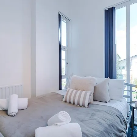 Modern House - - Etihad Stadium - Coop Live Stadium - Sleeps 6 - Free Parking Holiday home Manchester