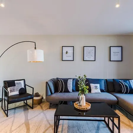 Holiday home Modern House - Sleeps 6 - Free Parking - Near Etihad Stadium - Coop Live