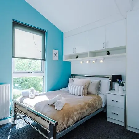 Modern House - - Etihad Stadium - Coop Live Stadium - Sleeps 6 - Free Parking Manchester