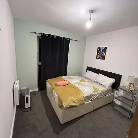 Apartment Cozy 2 Bed With Balcony Etihad Views, Steps From Coop Live