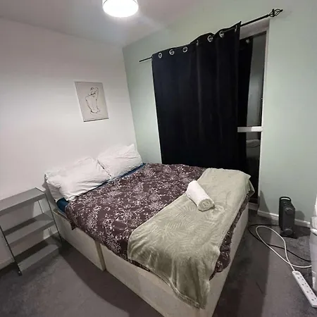 Apartment Cozy 2 Bed With Balcony Etihad Views, Steps From Coop Live Manchester