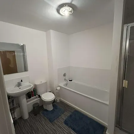 Apartment Cozy 2 Bed With Balcony Etihad Views, Steps From Coop Live Manchester
