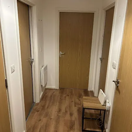 Apartment Cozy 2 Bed With Balcony Etihad Views, Steps From Coop Live
