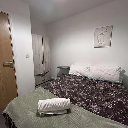 Cozy 2 Bed With Balcony Etihad Views, Steps From Coop Live * Manchester