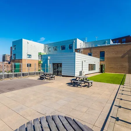 Beautiful 2 Bedroom Apartamento