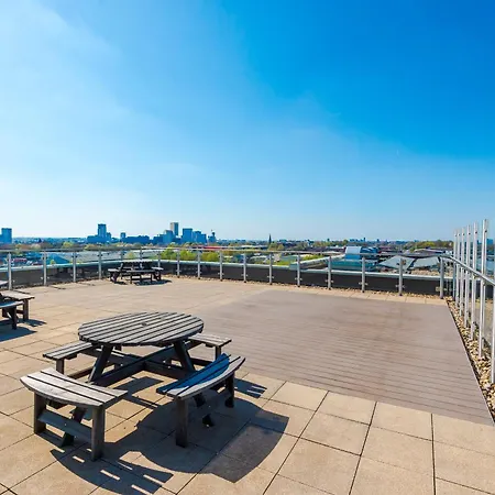 Beautiful 2 Bedroom Lägenhet *