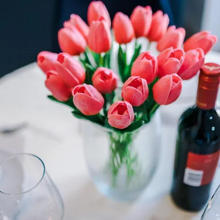 Beautiful 2 Bedroom Lägenhet *