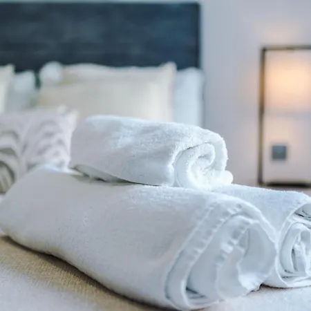 Beautiful 2 Bedroom *