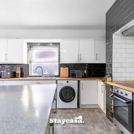 Modern 5-bed Haven Near Centre * Manchester