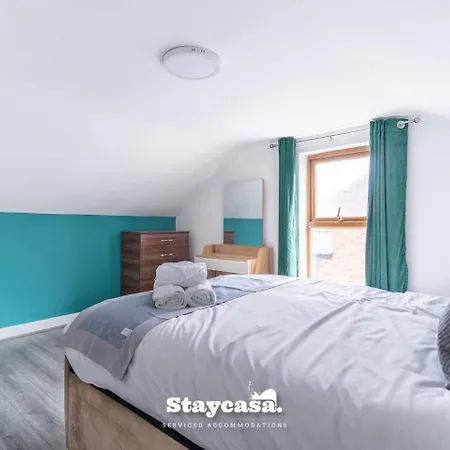 Modern 5-bed Haven Near Centre