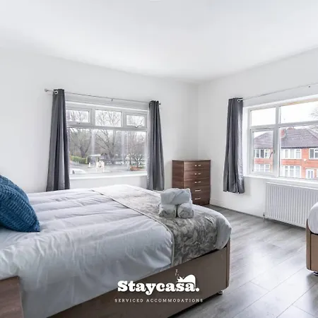 Modern 5-bed Haven Near Centre Holiday home Manchester