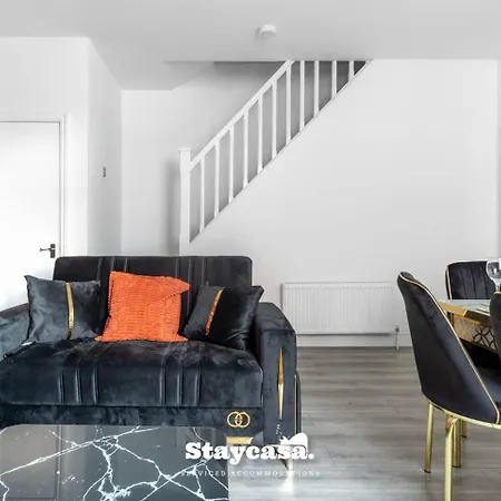 Modern 5-bed Haven Near Centre *