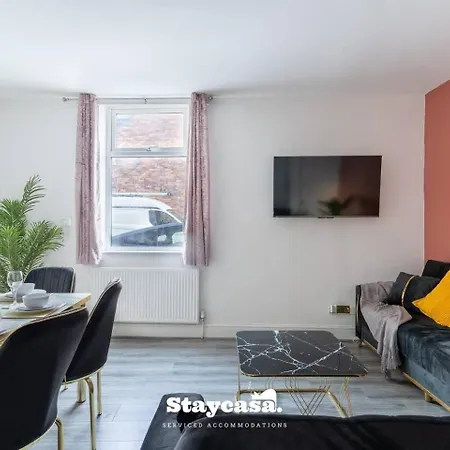 Modern 5-bed Haven Near Centre