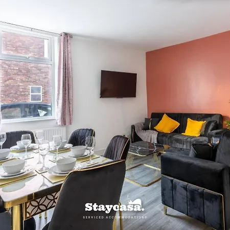 Modern 5-bed Haven Near Centre Holiday home *