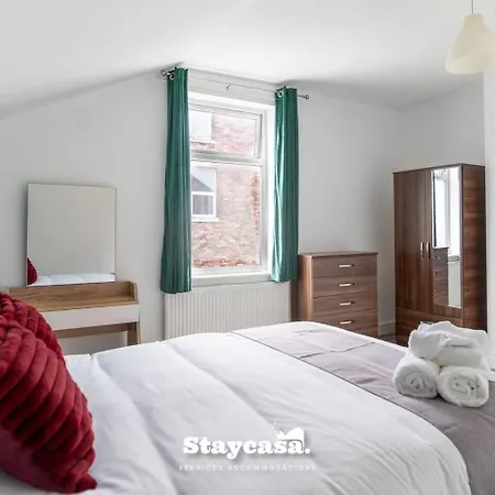 Holiday home Modern 5-bed Haven Near Centre *
