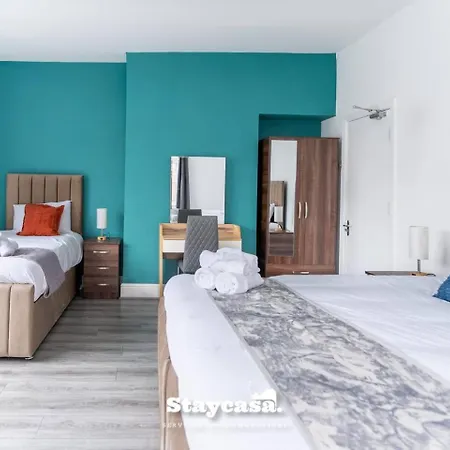 Holiday home Modern 5-bed Haven Near Centre