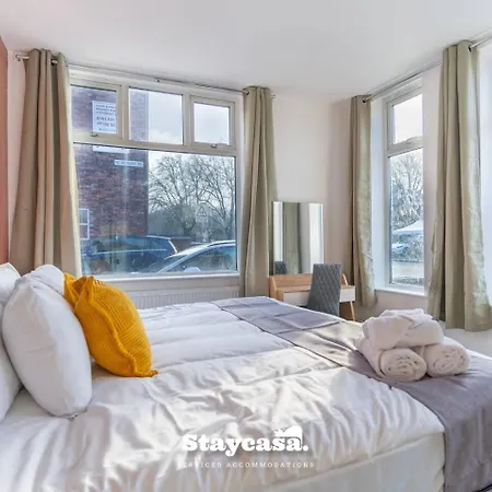 Holiday home Modern 5-bed Haven Near Centre *