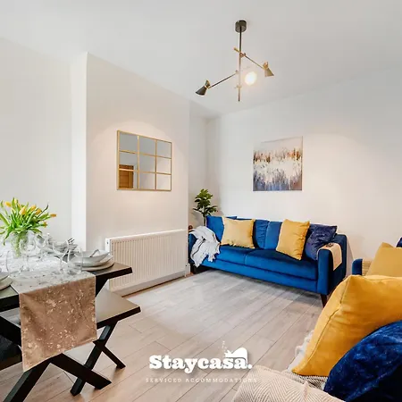 Urban Oasis Spacious 4-bedroom In Holiday home *