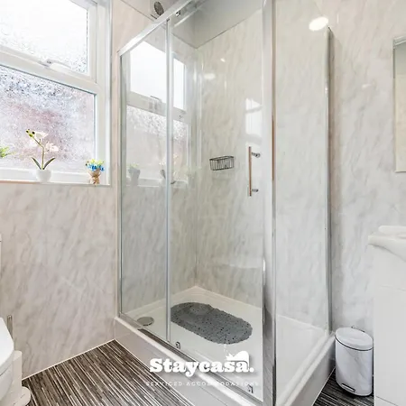 Urban Oasis Spacious 4-bedroom In Manchester