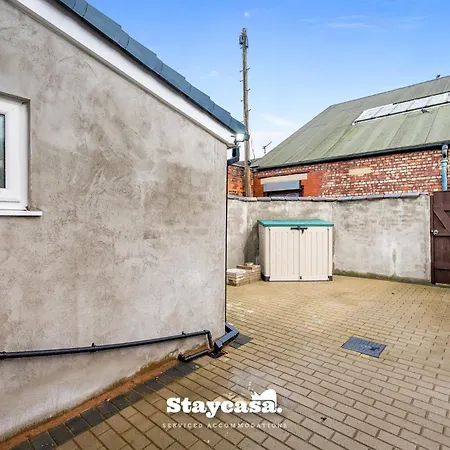 Urban Oasis Spacious 4-bedroom In