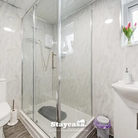 Urban Oasis Spacious 4-bedroom In Manchester
