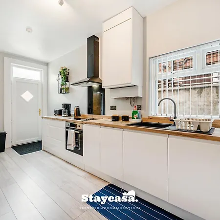 別荘 Urban Oasis Spacious 4-bedroom In マンチェスター