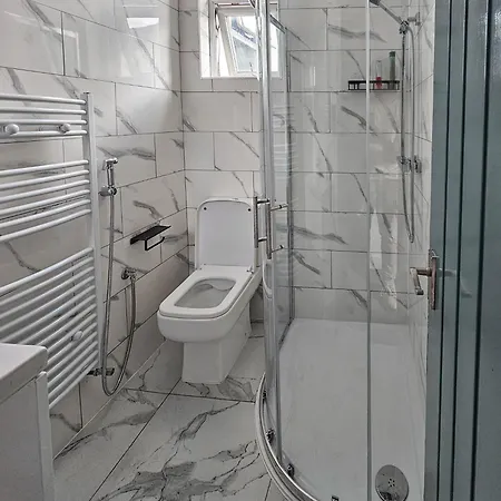 Selvedge Hideout 5min To With Street Parking Holiday home
