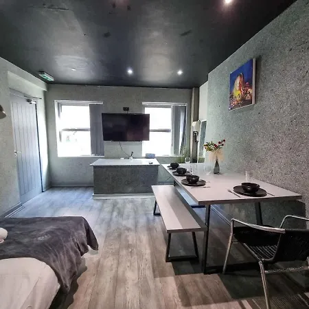 Apartment Centre Flat By Superhost *