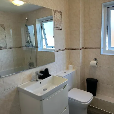 Holiday home Discounted - 3-bed By Avalora Short Lets & Serviced Old Trafford With Pool & Tennis Table - Driveway Manchester