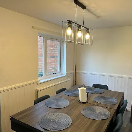 Holiday home Discounted - 3-bed By Avalora Short Lets & Serviced Old Trafford With Pool & Tennis Table - Driveway Manchester