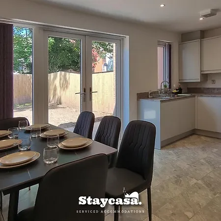 Harmony Living Modern New Build With Parking Manchester